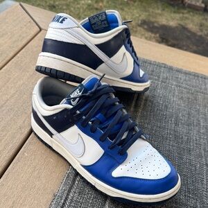 Nike Mens Dunks - Low-Top Sneakers in White and Blue